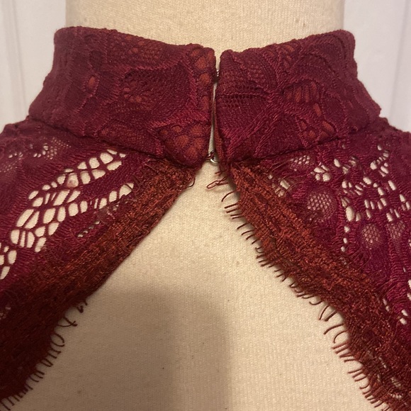 Red lace gown size 2 - Picture 7 of 10